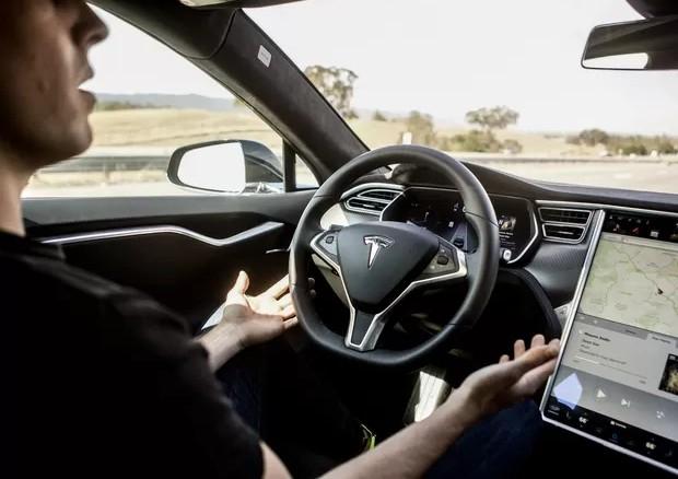 Veja como funcionam os carros elétricos da Tesla